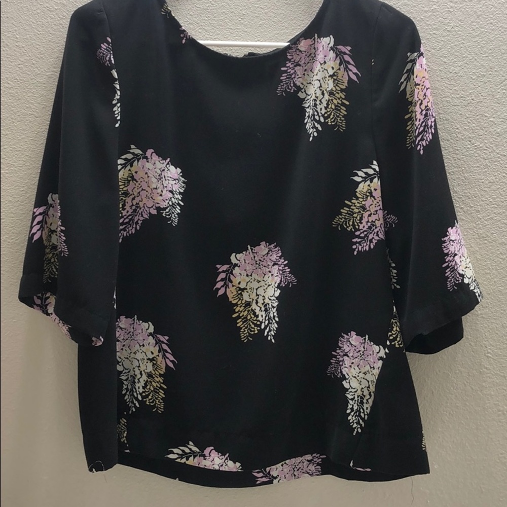 Black 3/4 inch sleeve floral